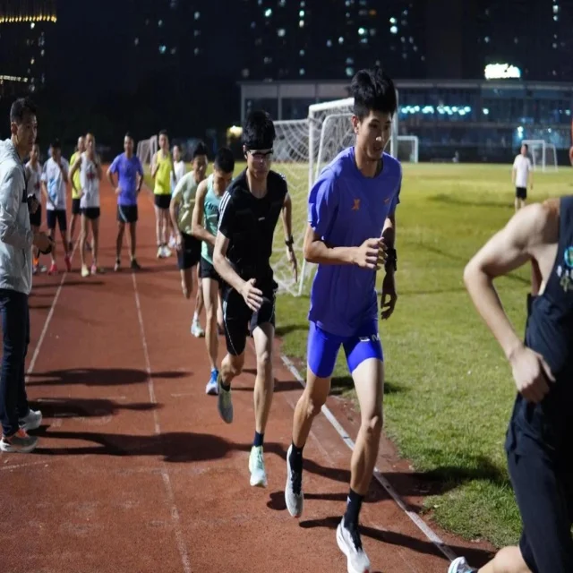 库里脚踝伤势疑云再起，对勇士影响几何？